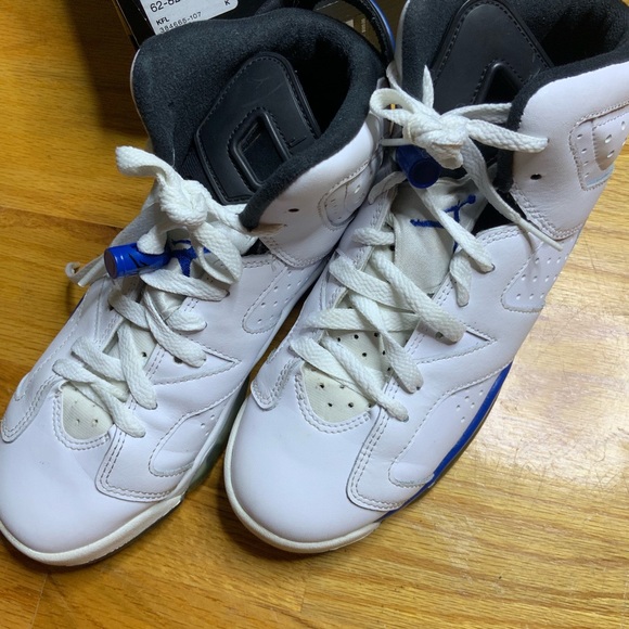 Sneakers - Picture 3 of 4